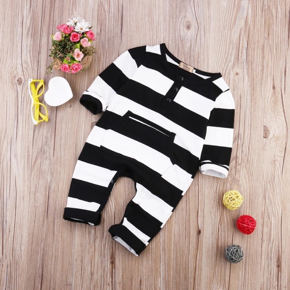 🆕 Black & White Striped Long-Sleeve Romper✨